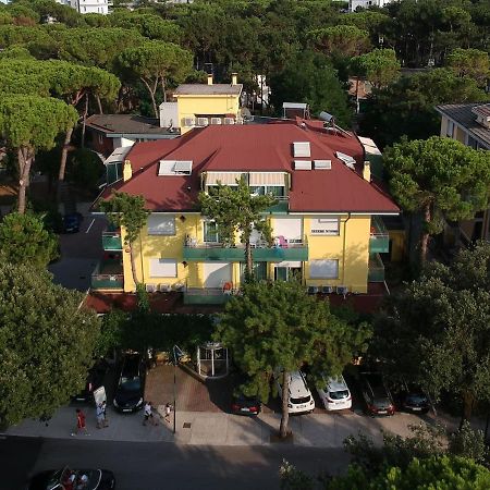 Villa Lucilla Lignano Sabbiadoro Exteriör bild