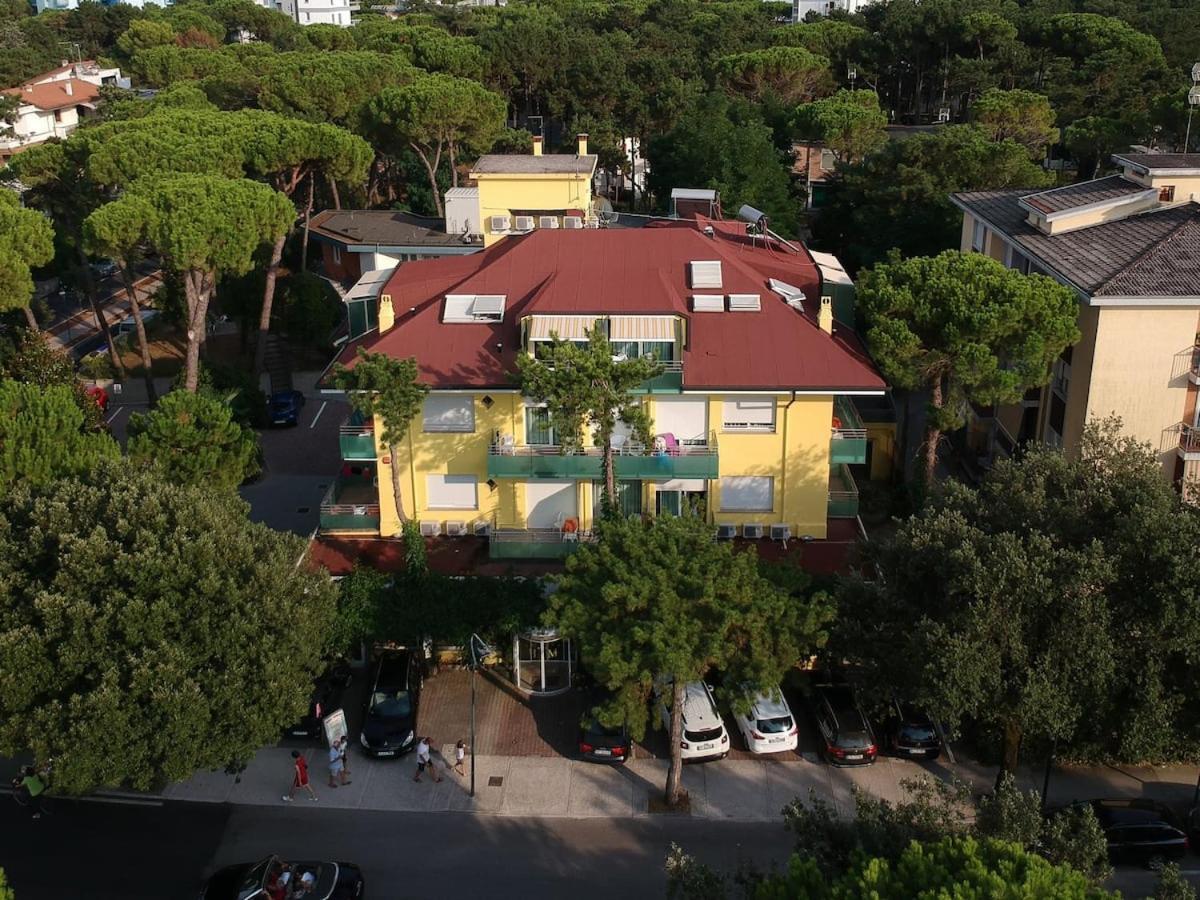 Villa Lucilla Lignano Sabbiadoro Exteriör bild