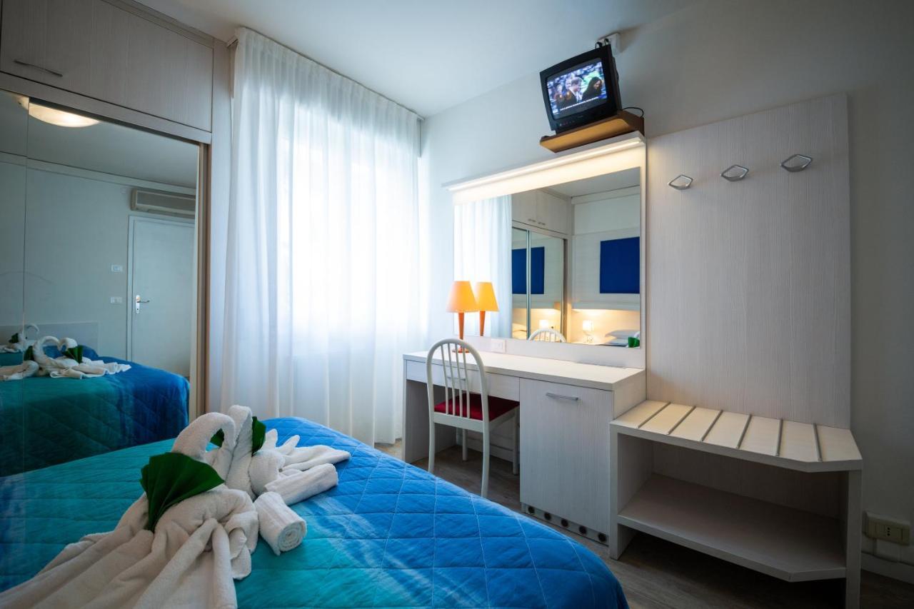 Villa Lucilla Lignano Sabbiadoro Exteriör bild