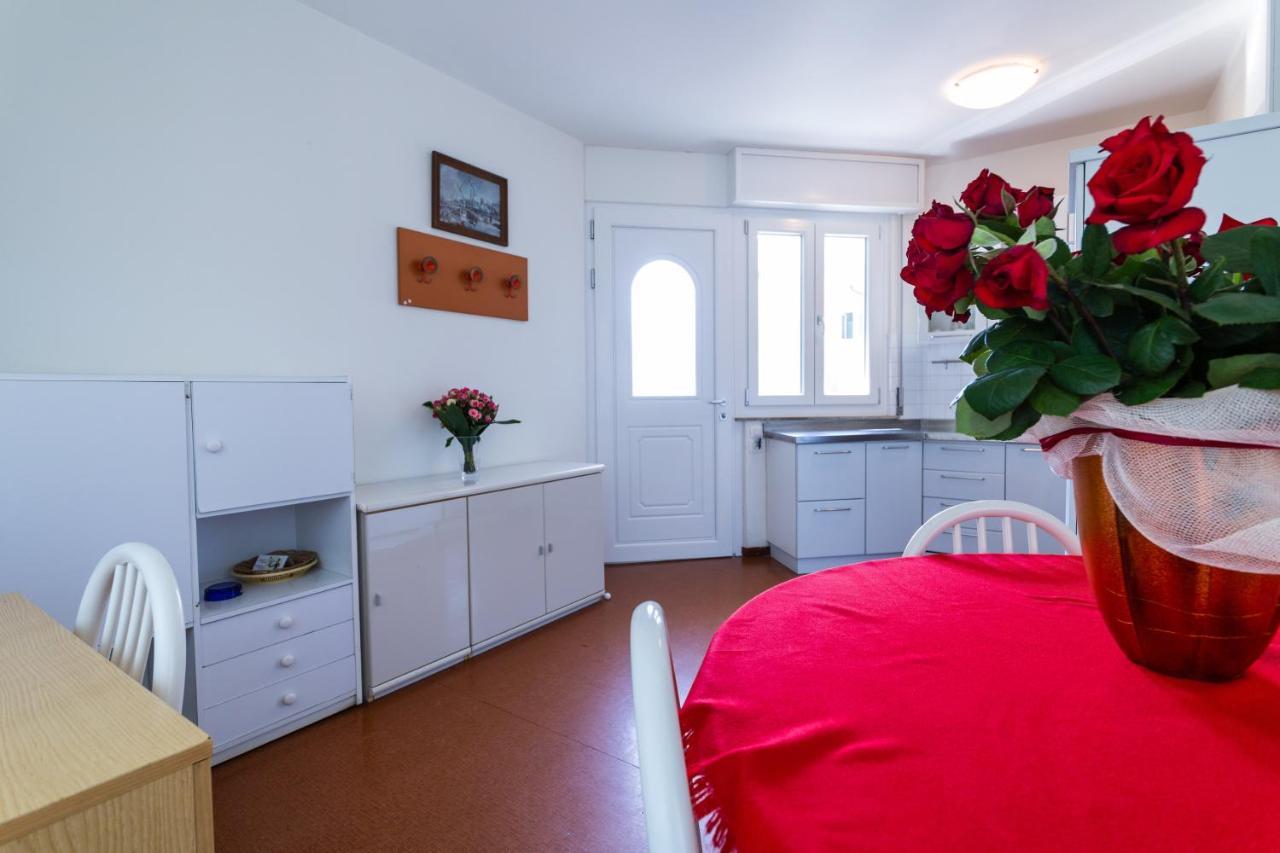 Villa Lucilla Lignano Sabbiadoro Exteriör bild