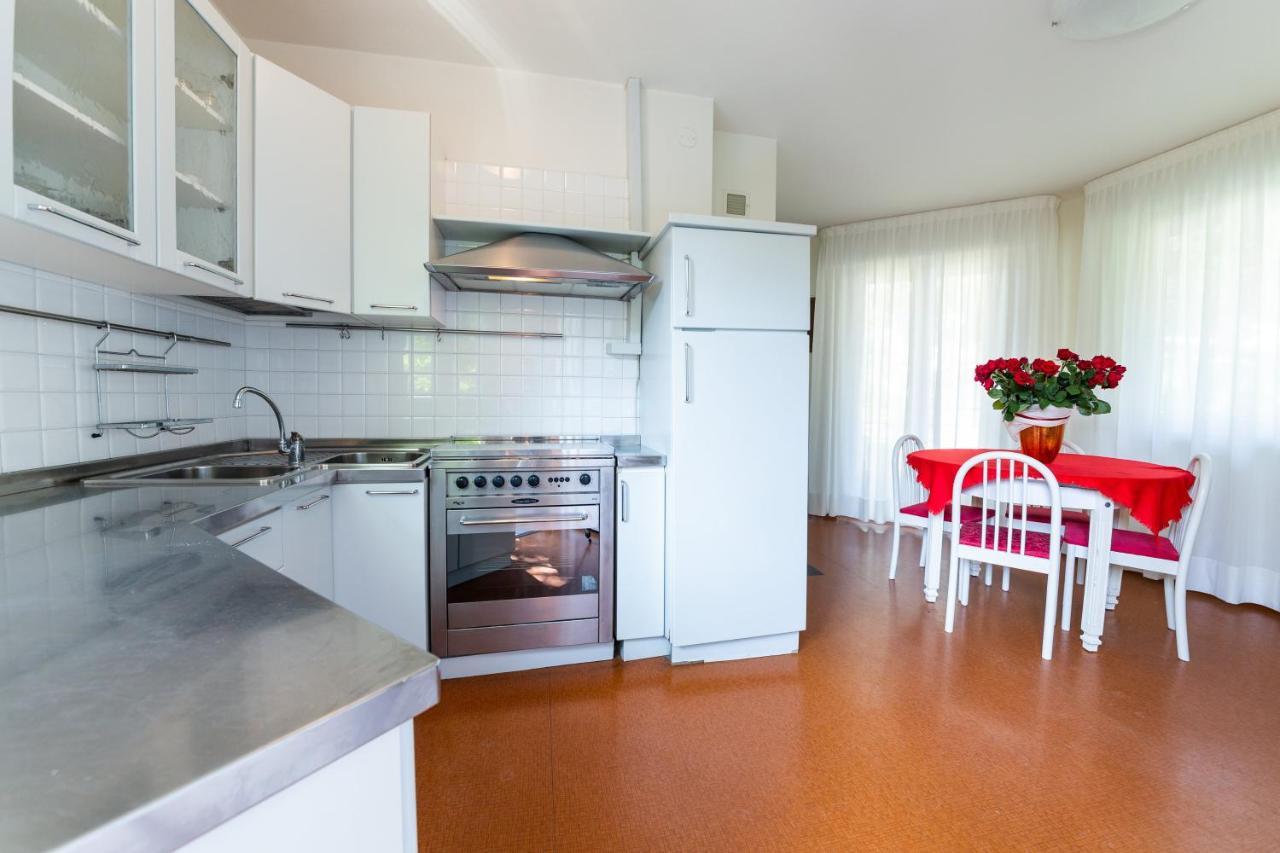 Villa Lucilla Lignano Sabbiadoro Exteriör bild