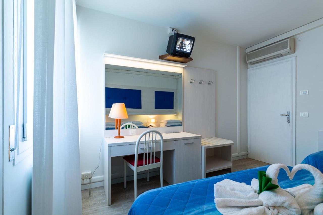 Villa Lucilla Lignano Sabbiadoro Exteriör bild